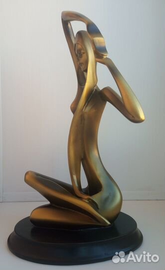 Статуэтка Девушка