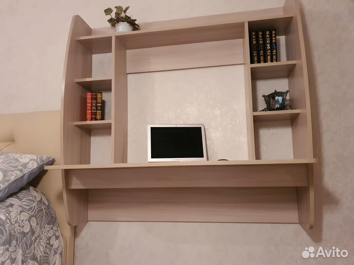 Навесной компьютерный стол