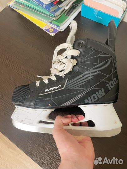 Коньки хоккейные