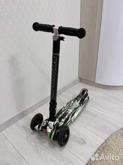 Самокат трехколесный scooter