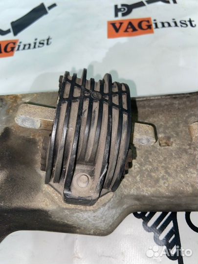 Кронштейн трансмиссии Bmw F10 3.0 2011