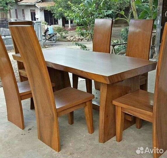 Кухонный стол и стулья новые