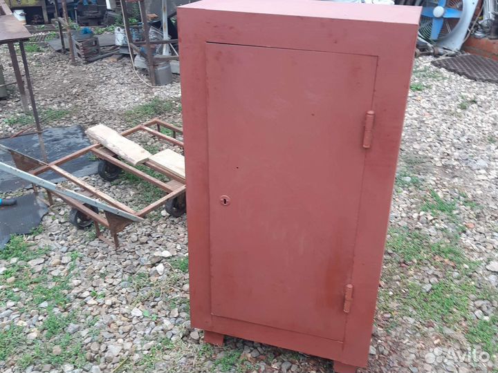 Сейф металлический