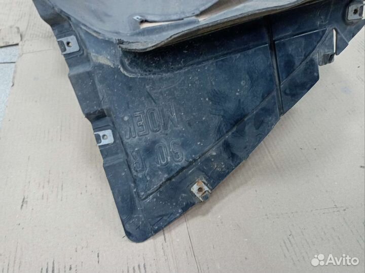 Подкрылок передний правый BMW E90 335