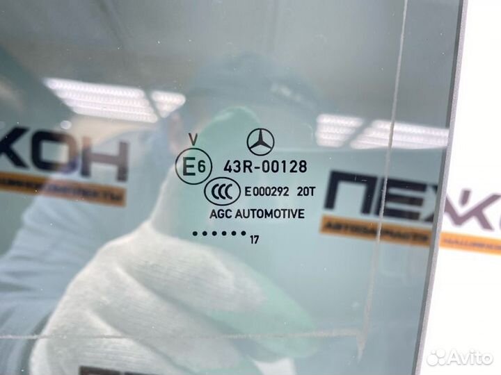 Стекло двери заднее левое Mercedes-Benz E-Class