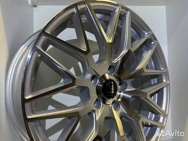 Новые разноширокие диски R18 5x114,3 Vossen Design