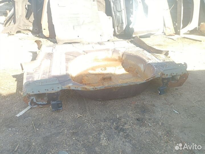 Ниша запасного колеса Ford Focus 2010 г