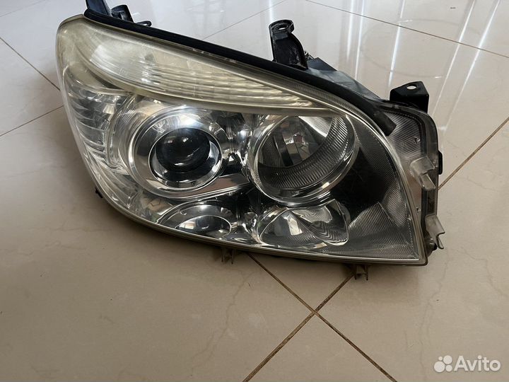 Фара оригинал Toyota Rav4 правая