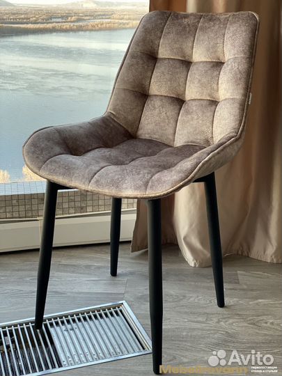 Стулья из велюра с мягким сиденьем
