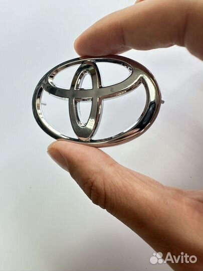 Эмблема значок Toyota на руль хроме