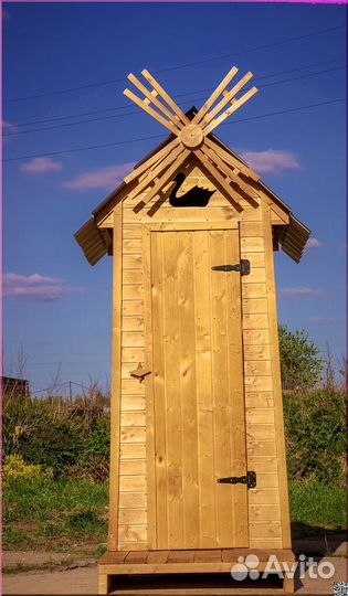 Уличный туалет деревянный