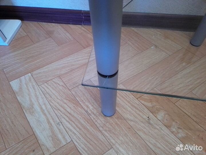 Столик стеклянный журнальный