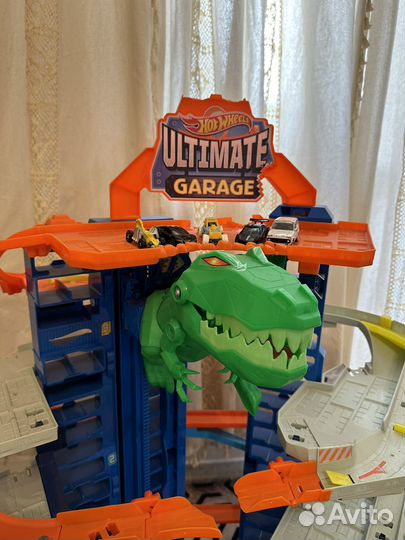 Набор Hot Wheels гараж трэк ultimate garage