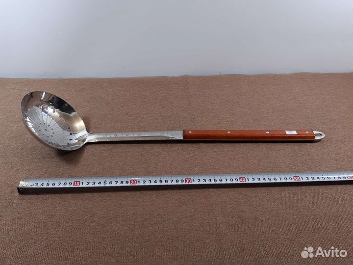 Большие и маленькие шумовки и половники