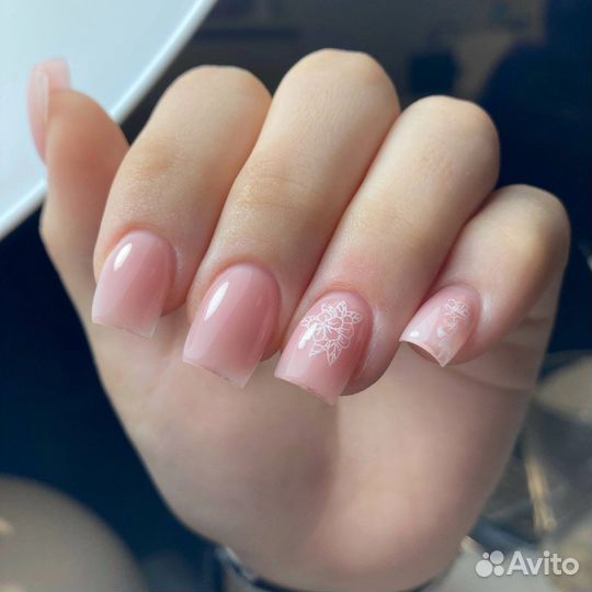 Маникюр, наращивание ногтей на дому