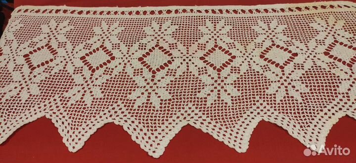 Вязаный подзор, голубки, кружево