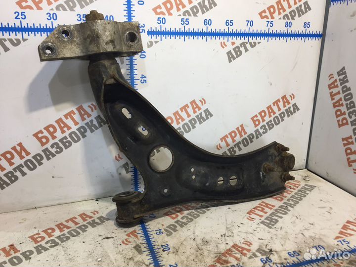 Шкода Октавия Рычаг передний правый