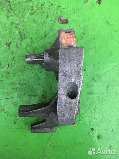 Кронштейн опоры двигателя Фольксваген Гольф 6