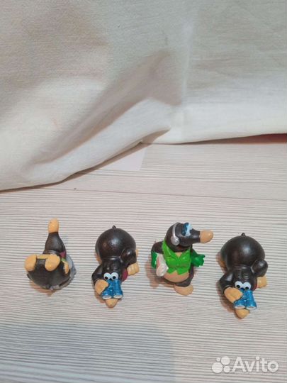 Фигурки животных и киндеры