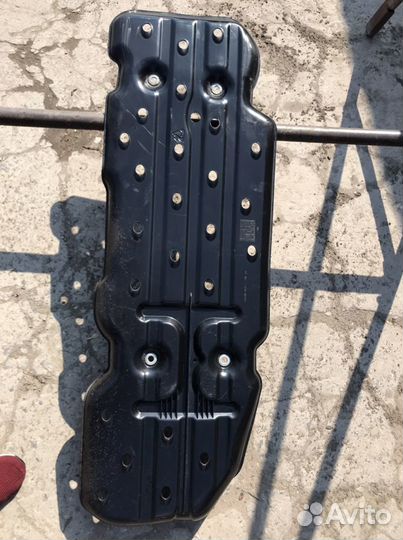 Продам на Тoyoty Hilux Vlll Защита картера двс, ак