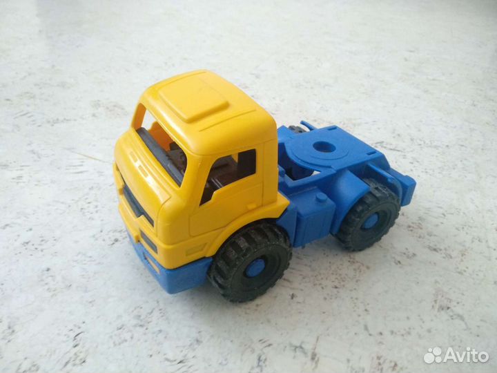 Игрушечные машинки