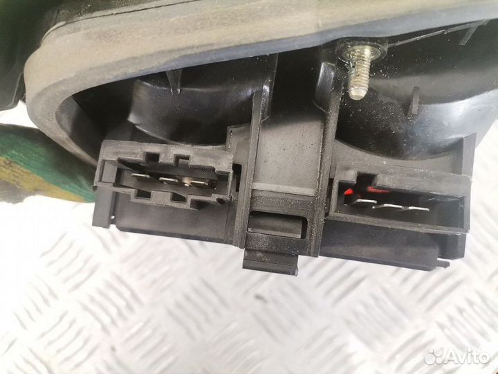 Фонарь крышки багажника правый Volkswagen Passat