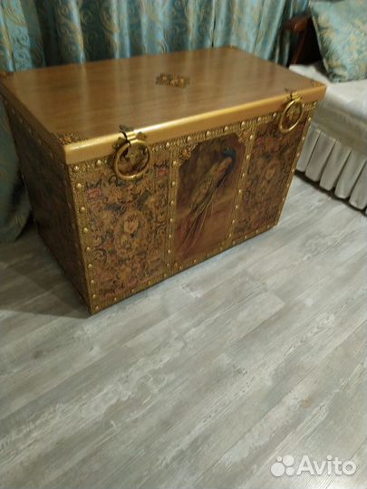 Сундук деревянный золотой