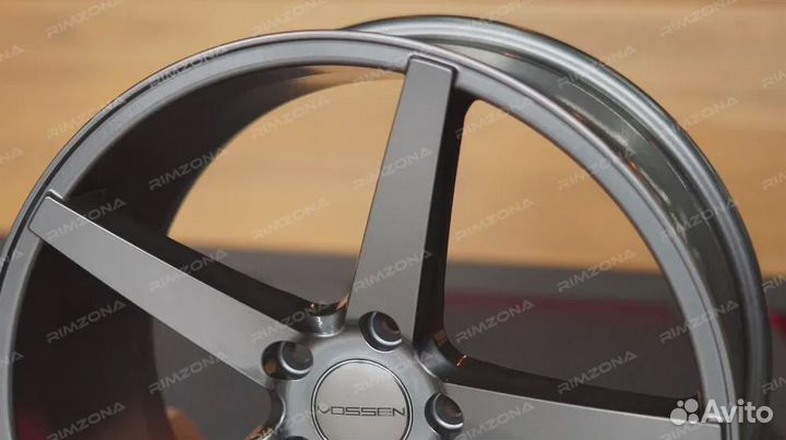 Литой диск в стиле vossen R18 5x108