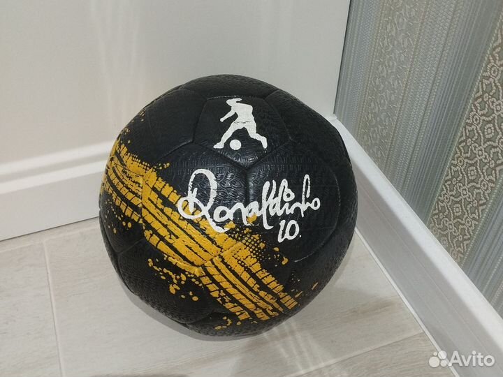 Футбольный мяч