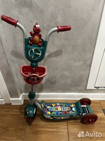 Самокат трехколесный