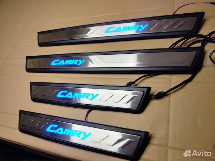 Camry 50/55 накладки порогов с подсветкой