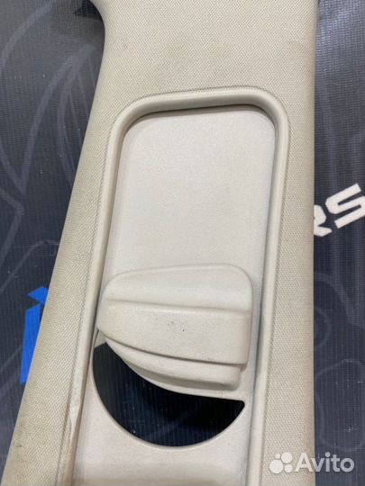 Обшивка салона правая Volkswagen Passat Variant B5