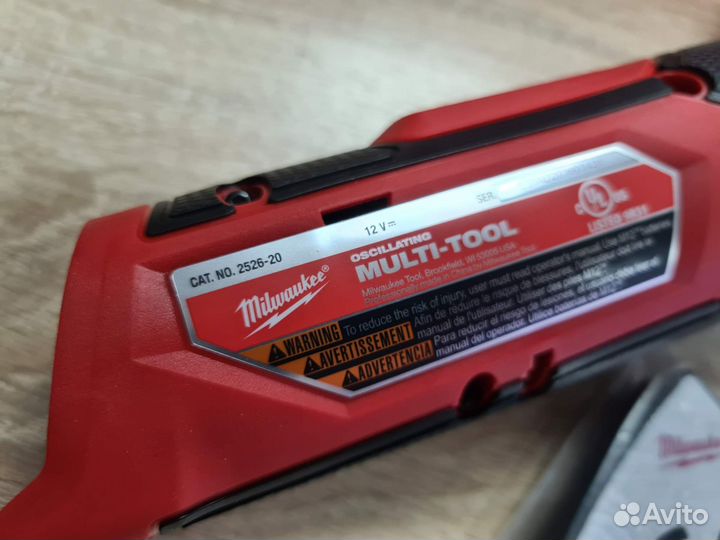 Мультитул реноватор Milwaukee M12 2526-20