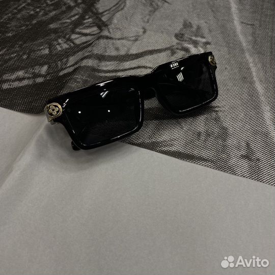 Солнцезащитные очки