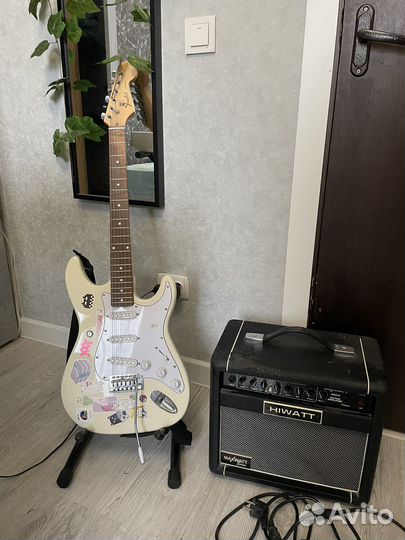 Электрогитара fender stratocaster и комбик hiwatt