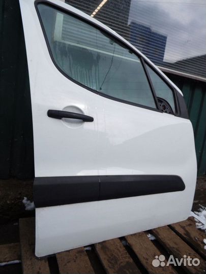Дверь передняя правая Ситроен Берлинго Б9 белая