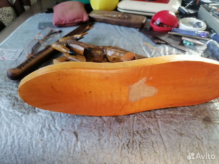 Скульптура оленя из дерева