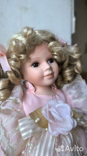Кукла фарфоровая
