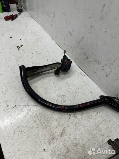 Петля багажника Volkswagen Passat CC B6