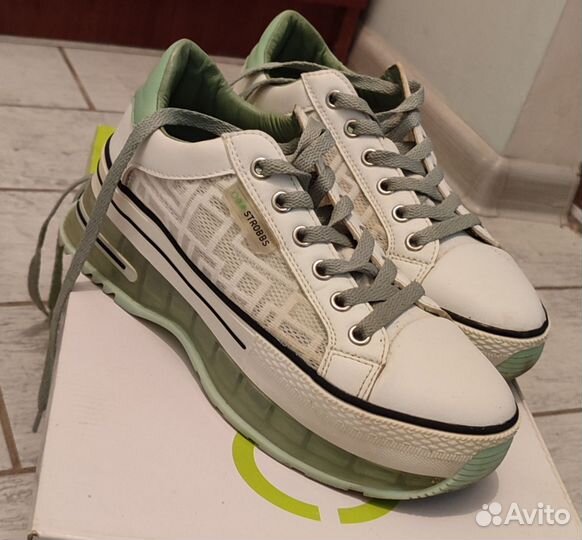 Кросовки женские