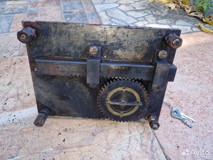 Замок гаражный накладной