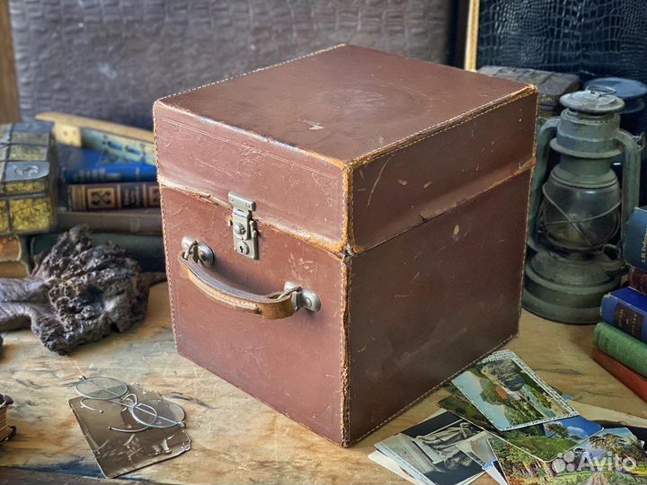 Старинная шляпная коробка саквояж