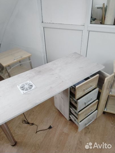 Маникюрный стол складной