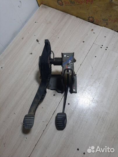 Педальный узел Renault Logan седан 1 2011