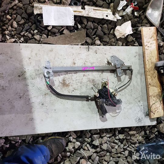 Стеклоподъемник перед правый mitsubishi carisma