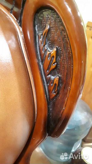 Кожаный диван