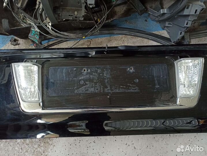 Крышка багажника нижняя чёрная Lexus LX 570