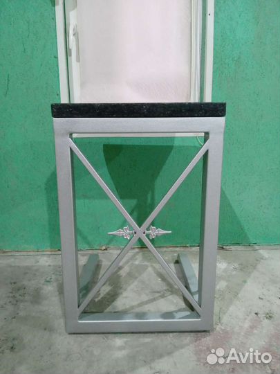 Журнальный каменный стол