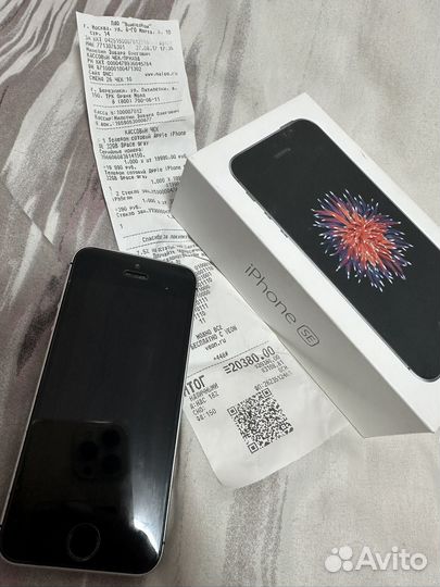 iPhone SE, 32 ГБ