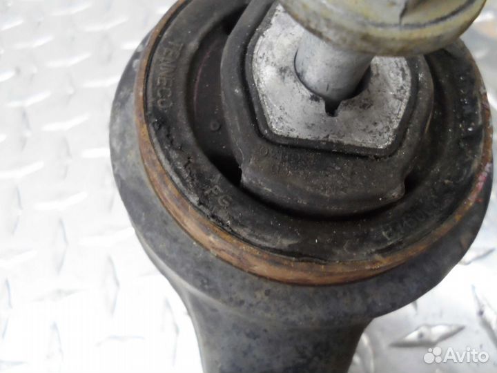 Рычаг передний левый нижний Chevrolet Camaro 5 922